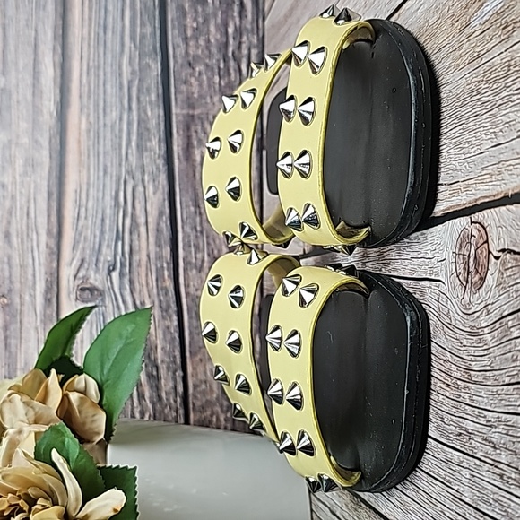 NEW MARC FISHER YELLOW STUDED SANDAL SLIDES - Picture 3 of 12